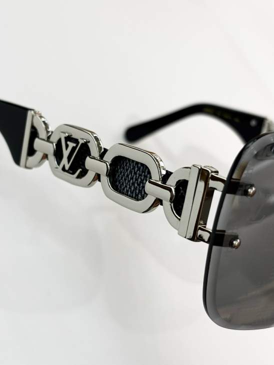 Picture of Louis Vuitton Sunglasses _SKUfw75331592fw